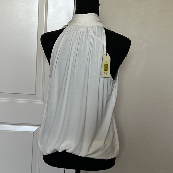 🤍Max Studio specialty products banned bottom sleeveless top - Picture 2 of 3